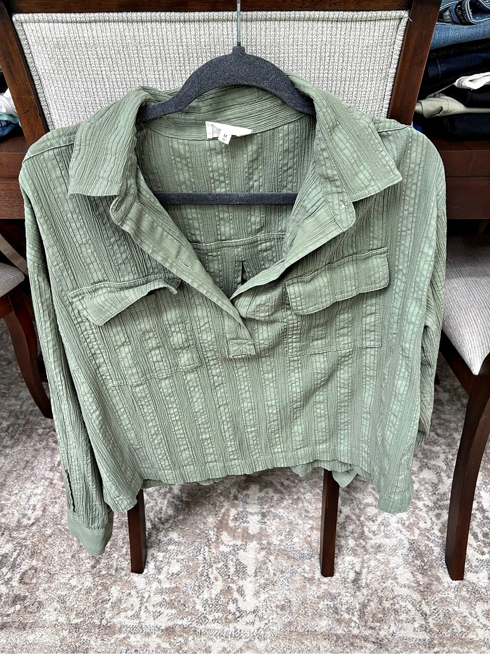 Lou Grey Textured Collared Top in Green Size Medium Like New